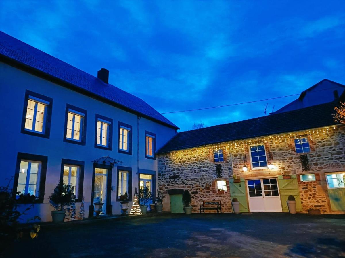 La grenouille amoureuse Menat Extérieur photo